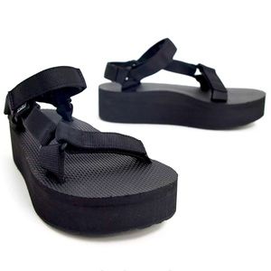 TEVA Universal Platform Strappy Sandals Black 9 Travel Trendy Water Shoes